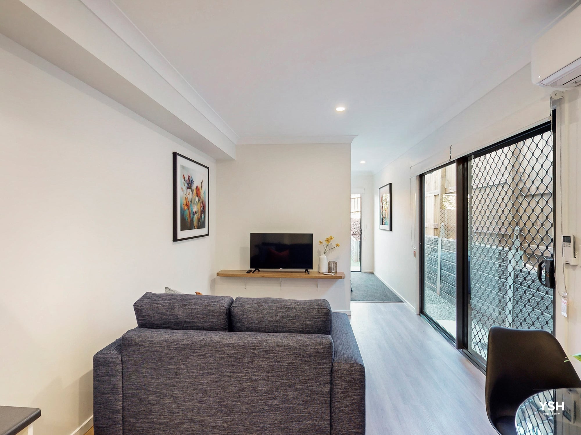 5 Tasman – Unit 1 – living (2) 5 Tasman Unit 1 living 2