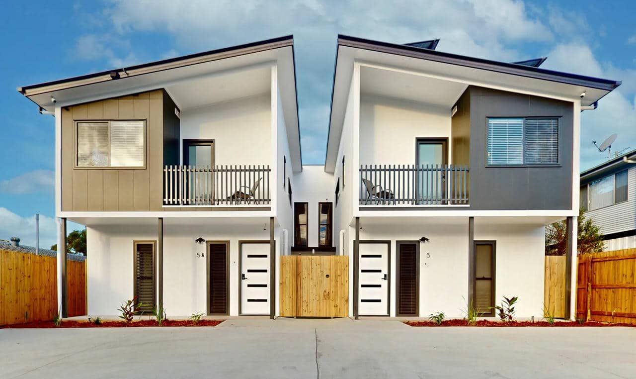 5A & 5 Tasman – Modern Rooming House Exterior Dual occupancy rooming house in Tasman – modern investment property with private entrances and balcony, managed by Rooming House Manager.